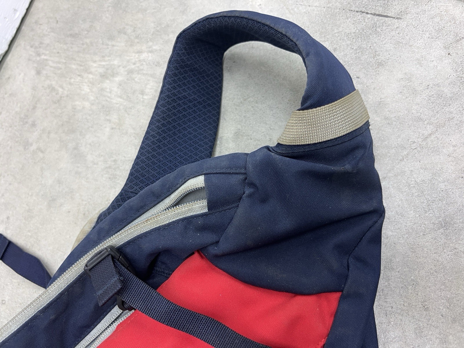 Patagonia Stealth Atom 8L Sling Pack Backpack Bag Pack Blue Red Grey