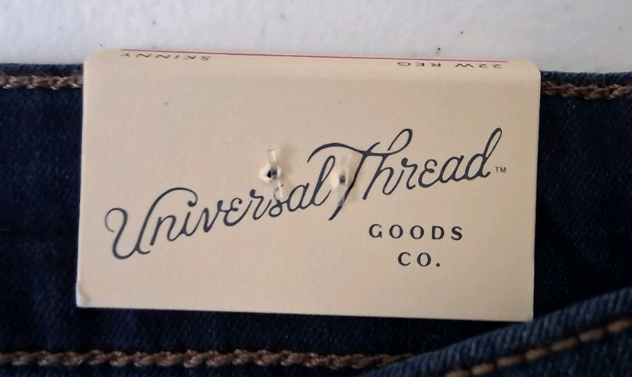 NWT Universal Thread Women’s Midrise Skinny Jeans Dark Wash Size 22