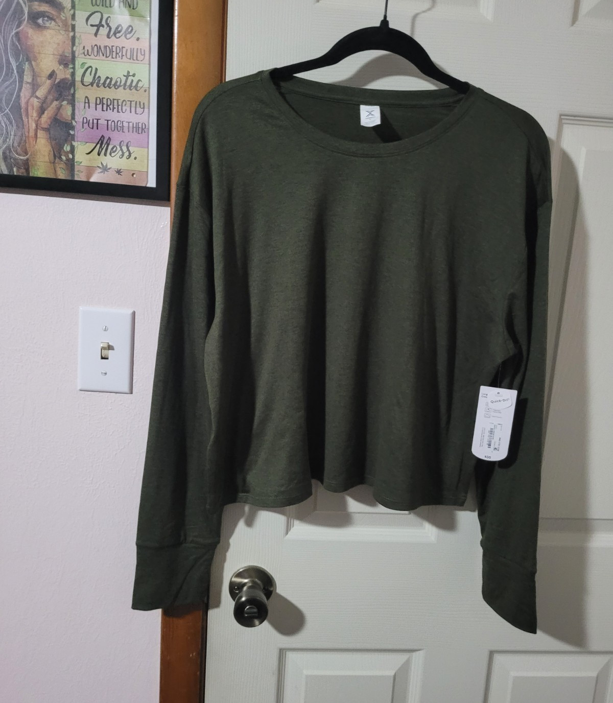 Xhilaration Women’s Green Solid Round Neck Long Sleeve Pullover Top L NWT