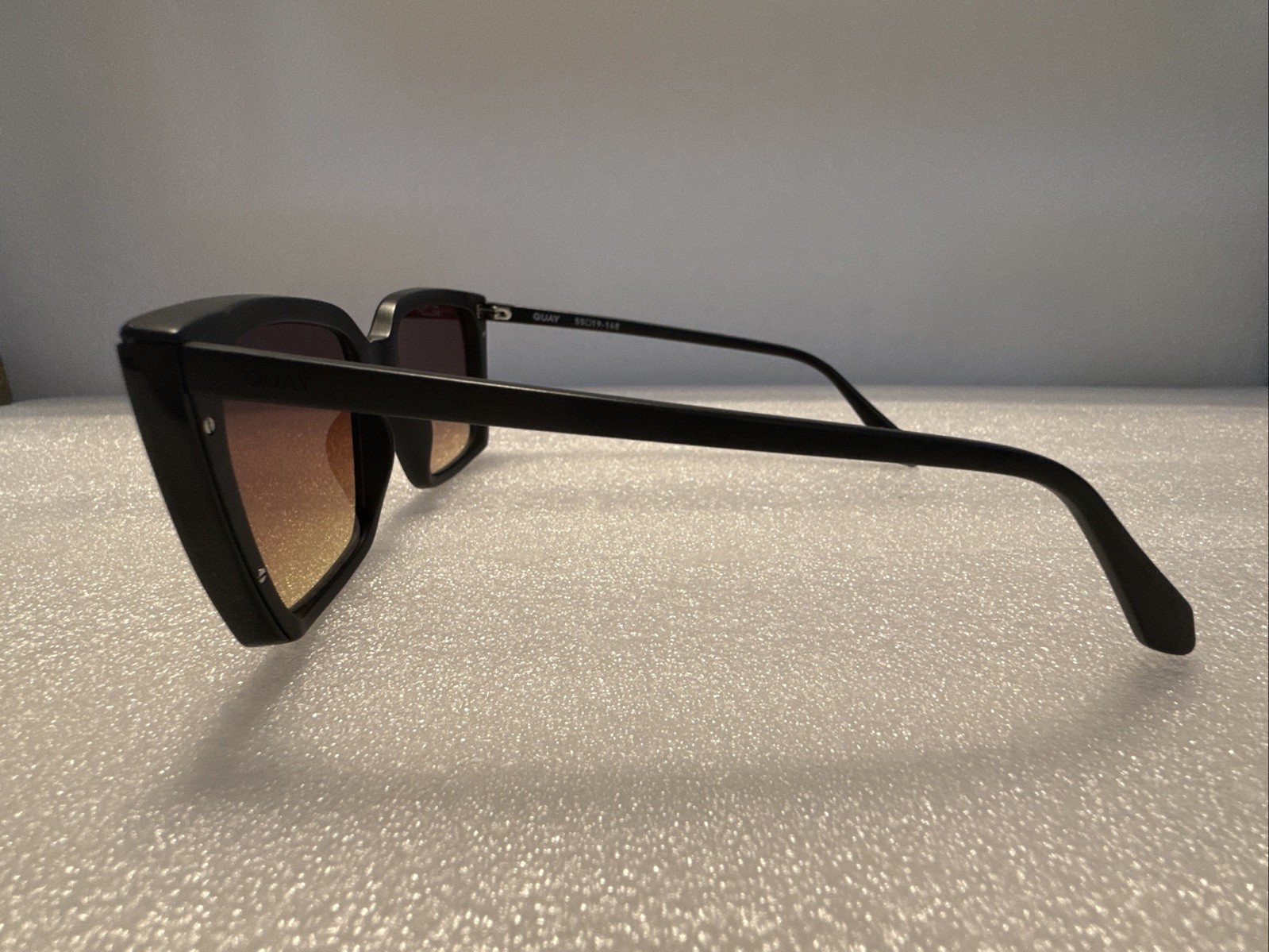 QUAY Womens Front-Cover 1212 Matte & Polished Black/Brown Yellow Polarized