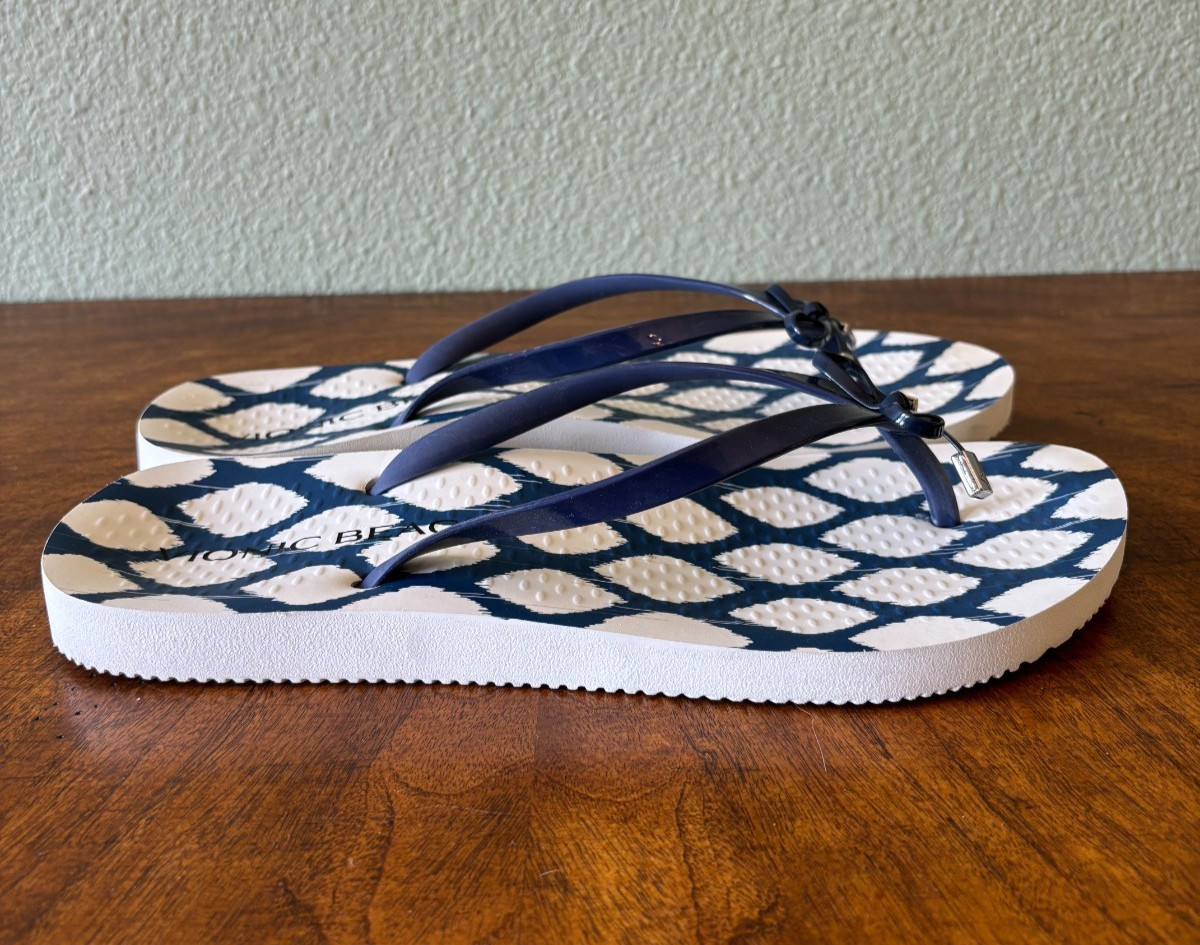 Womens Vionic Beach Noosa Flip Flops – Blue and White – Blue Bow – Size 9