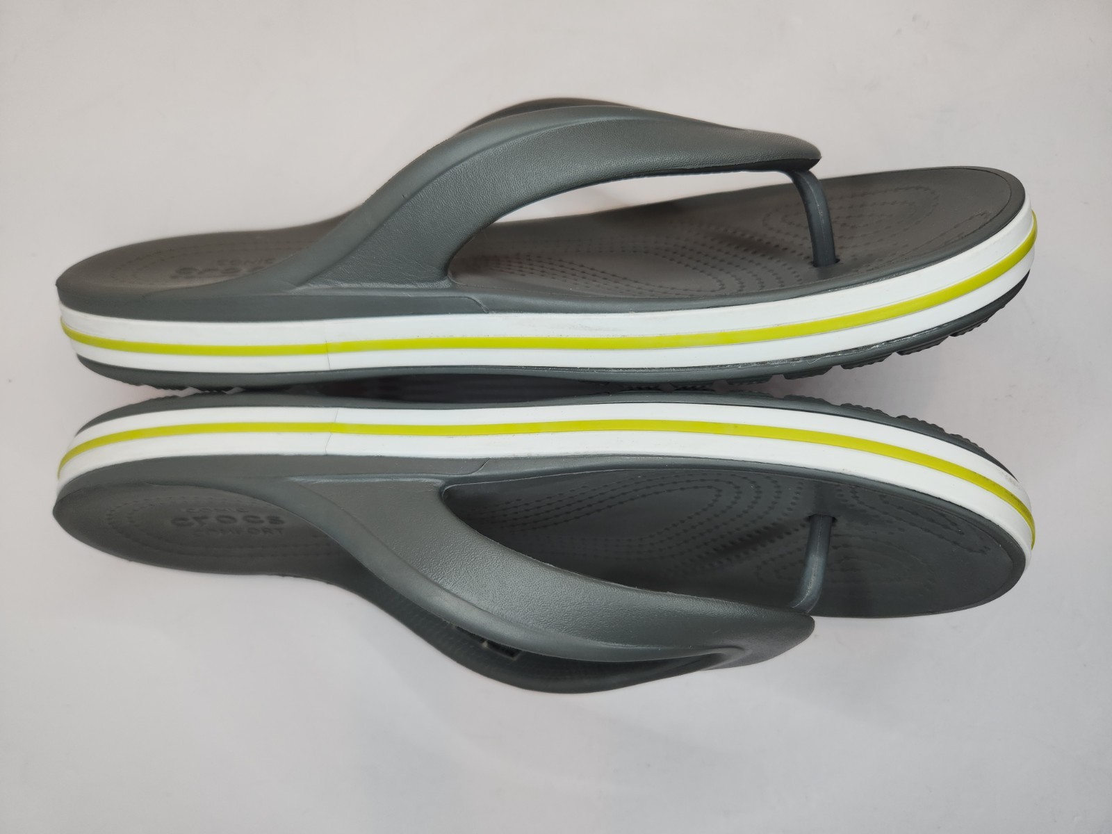 Crocs Bayaband Flip Flops Grey Grn Mens 7 Women 9 Unisex Sandals Iconic Comfort