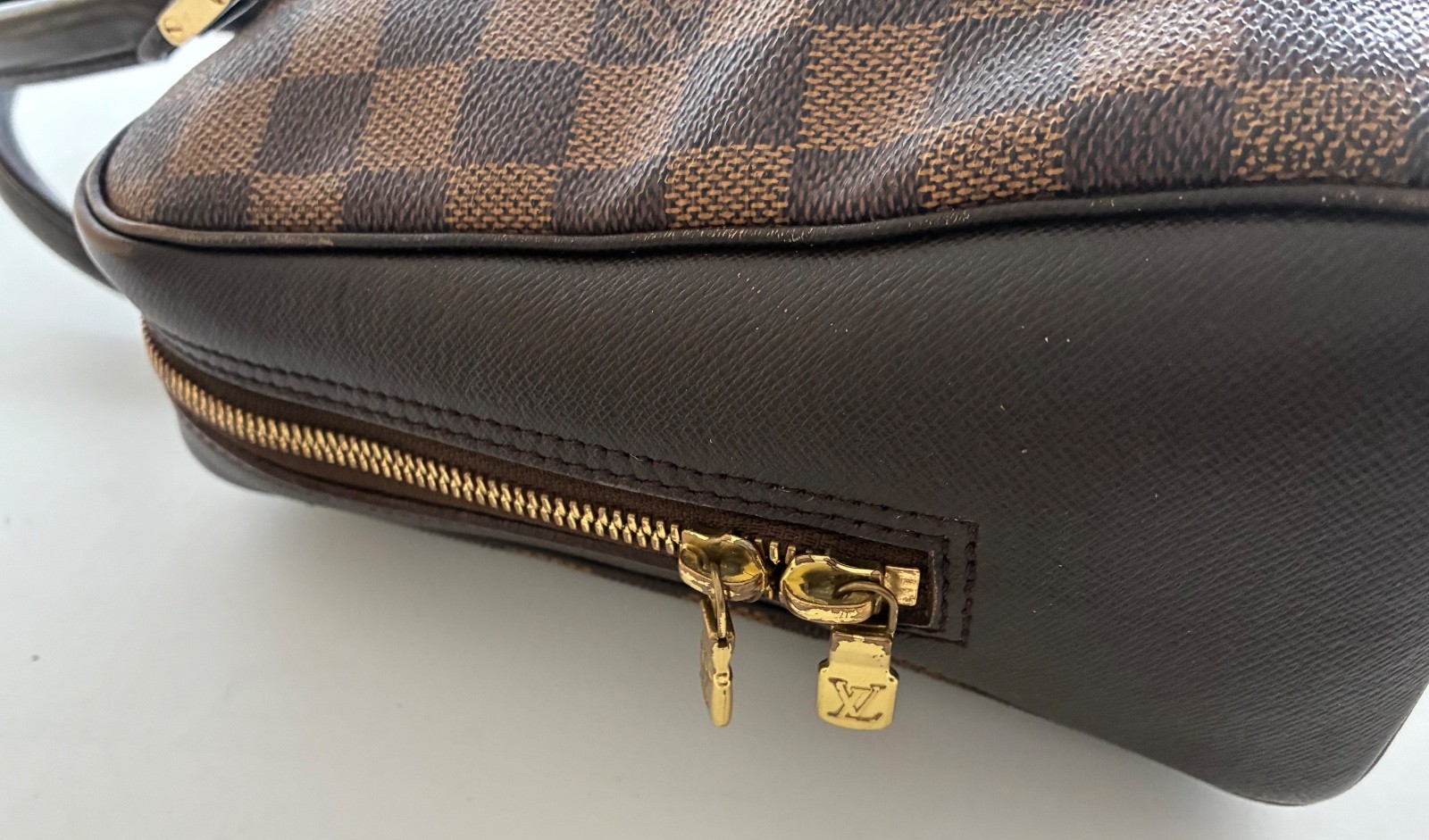 Louis Vuitton Damier Ebene Handbag – Authentic