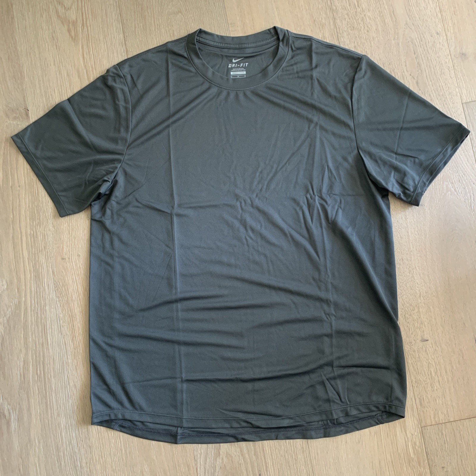 Nike Dri Fit Training Short Sleeve Shirt Men’s Size Medium 573893-060 Dark Gray