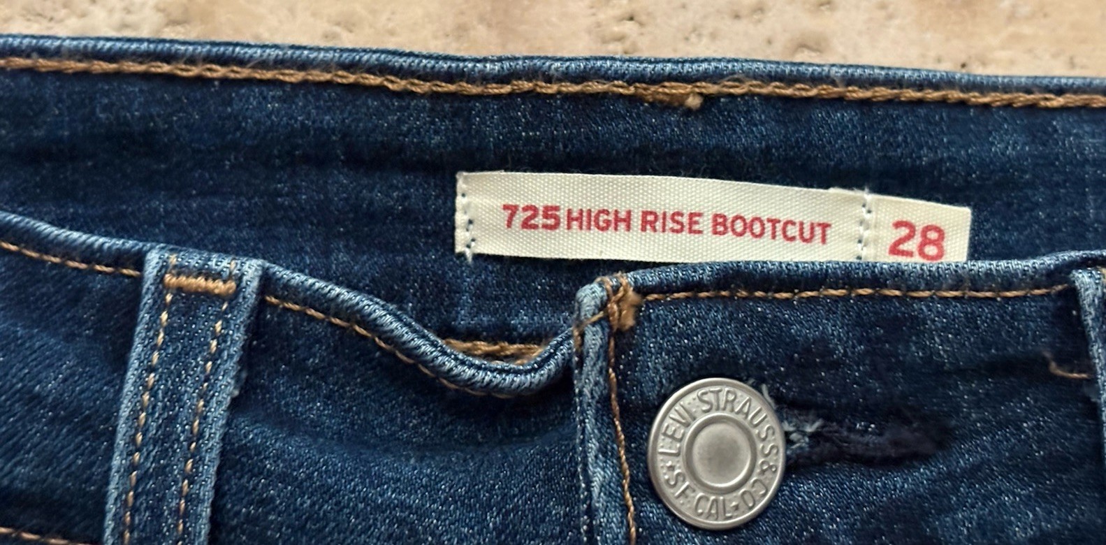 Levi’s Women’s 725 High Rise Boot Cut Size 28 X 31 Excellent Condition