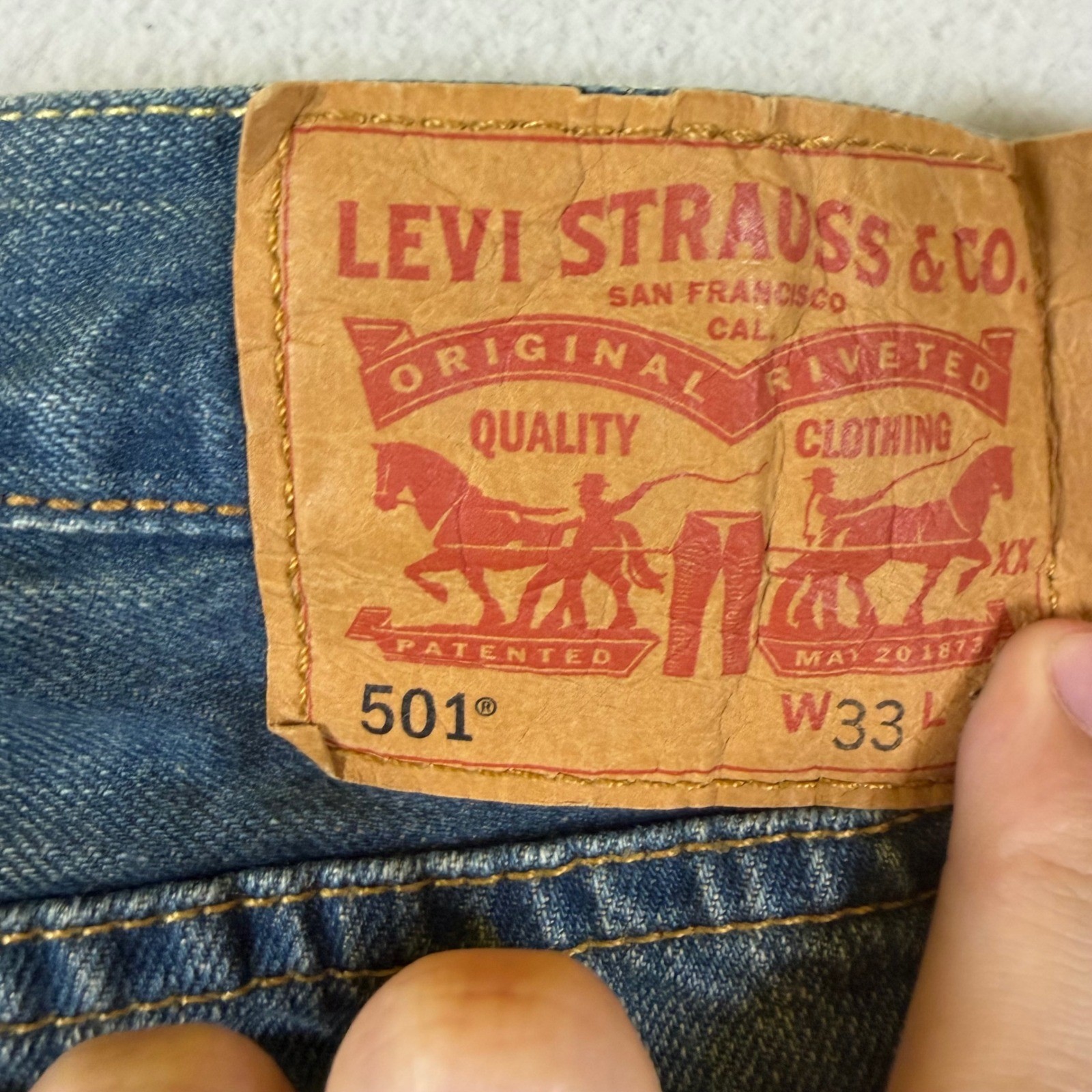 Levis 501 Original Fit Jeans Mens 33 Medium Wash Blue Button Fly Straight Leg