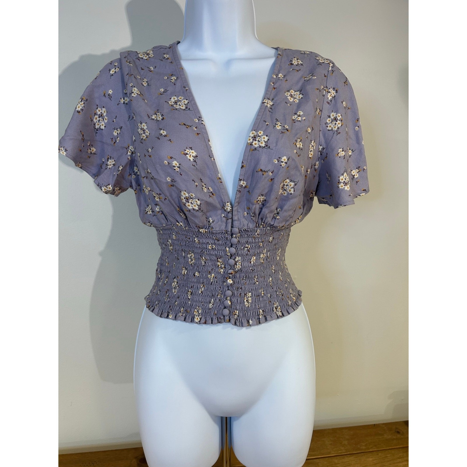 FOREVER 21 Sz M Purple Dainty Floral Deep V Neck Crop Flutter Cap Sleve Feminine