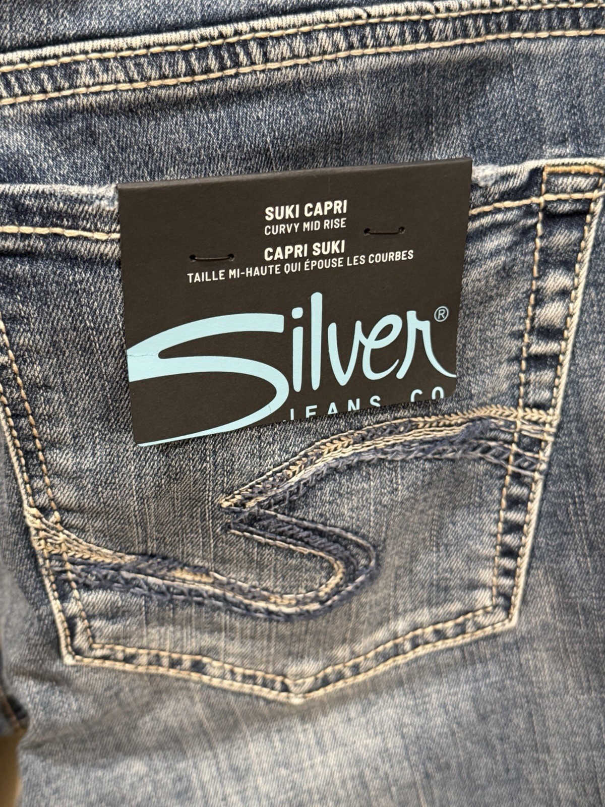Silver Jeans Co. Suki Curvy Mid Rise Blue Medium Wash Distressed Capri Jeans