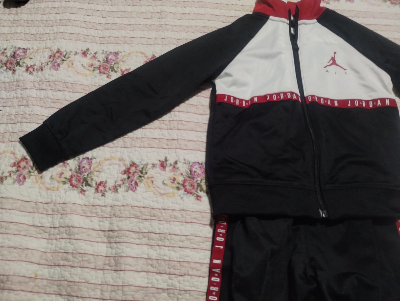 New Nike Air Jordan Boys Size 4T Toddler Boy’s Outfit Athletic Set