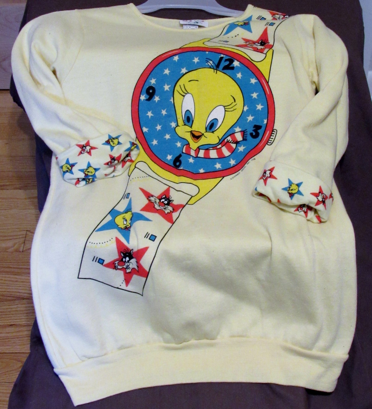 Vintage Women’s Tweety & Sylvester sweatshirt Medium, 1986
