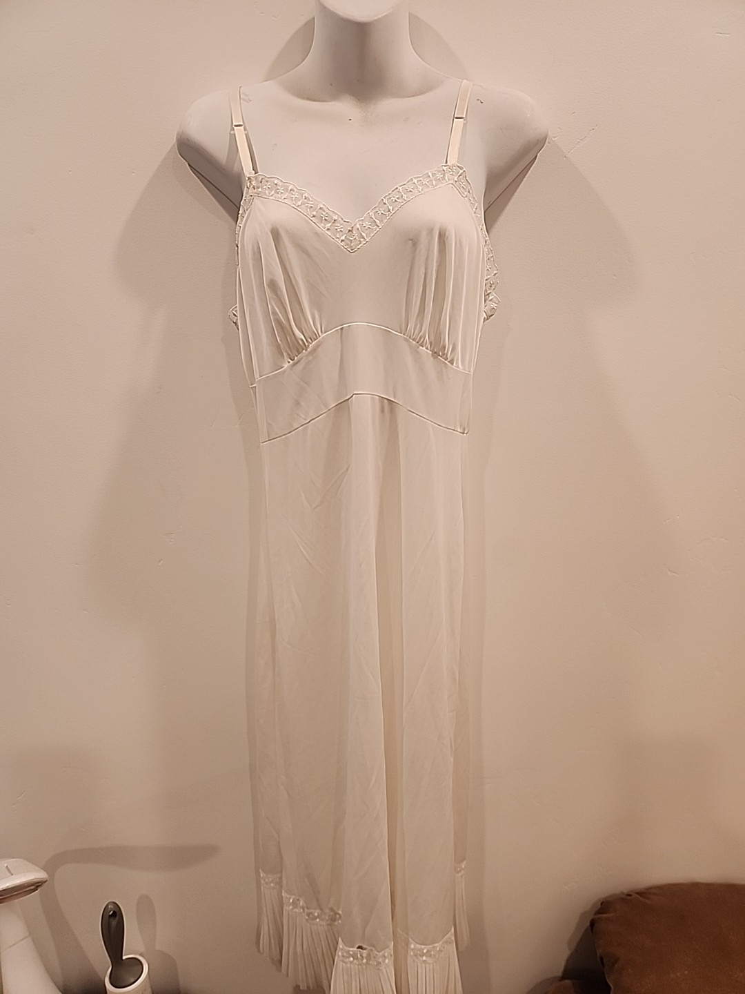vintage kaiser nylon slip dress lingerie cream 32 nightgown