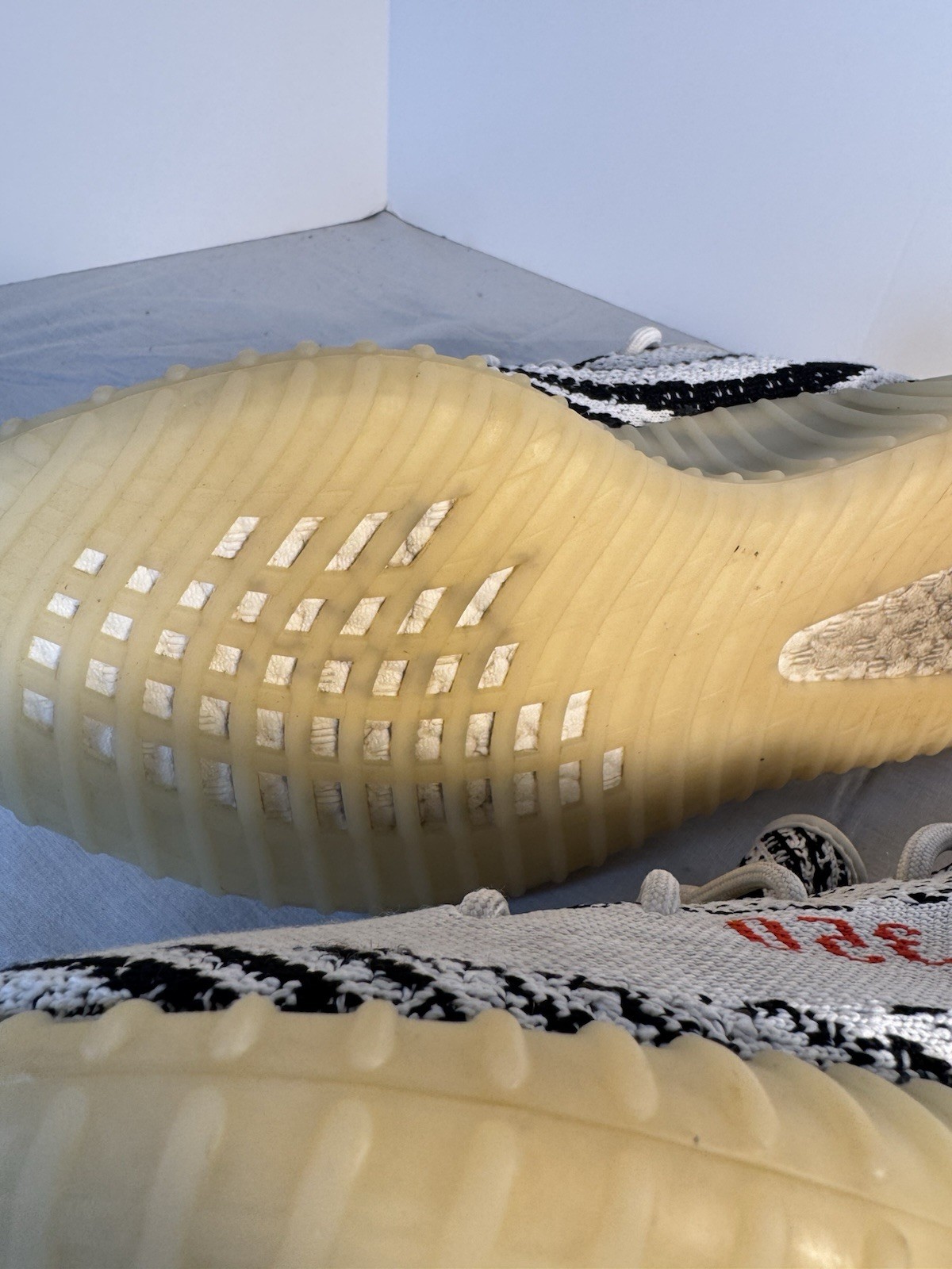 Size 9.5 – adidas Yeezy Boost 350 V2 Low Zebra