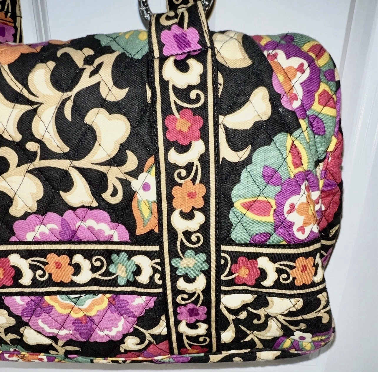 Vera Bradley Large Floral Shoulder Bag Black Multicolor Lined Inner Pockets Zip