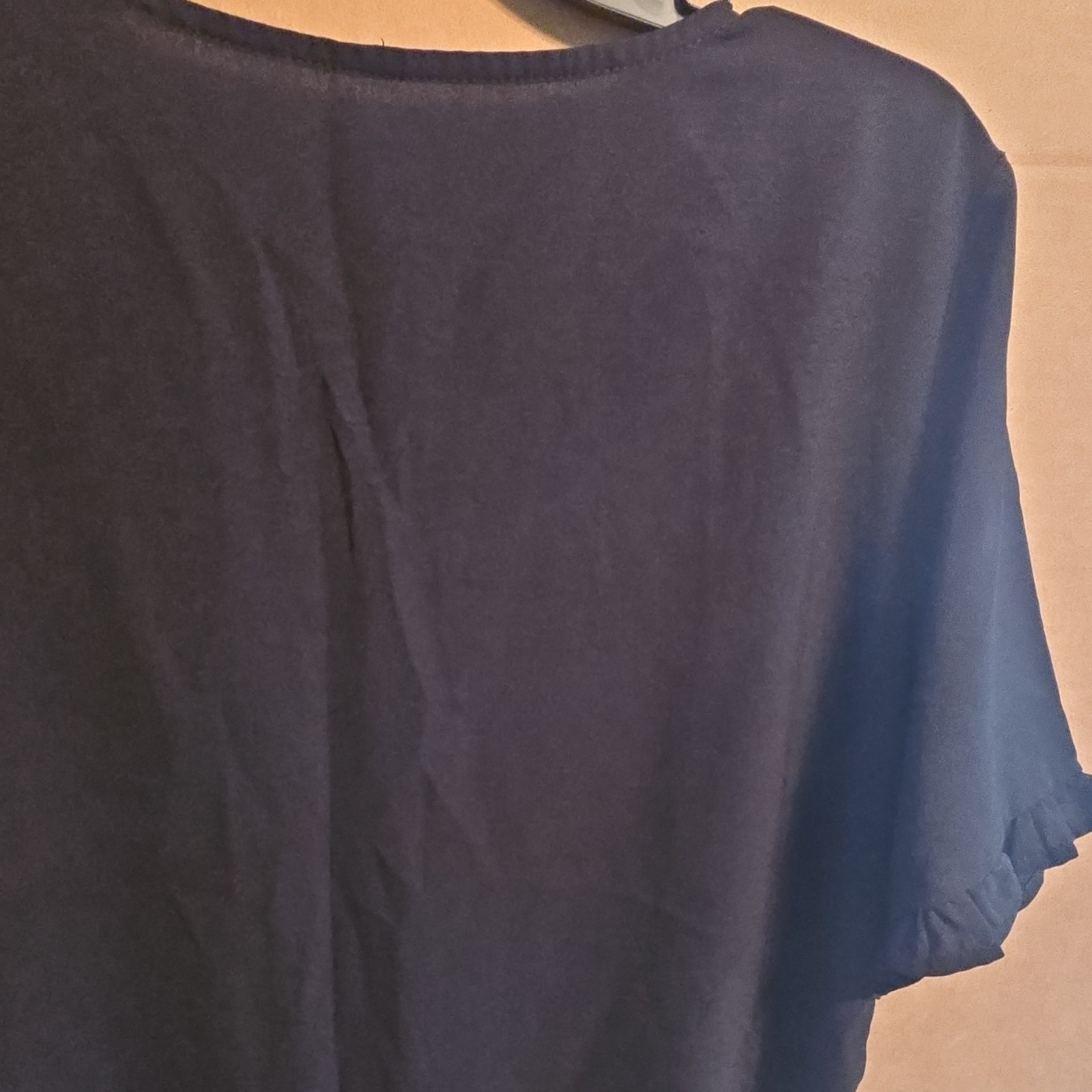 Women’s Black Solid V-Neck Button Front Ruffle Sleeve Woven Blouse Size XL