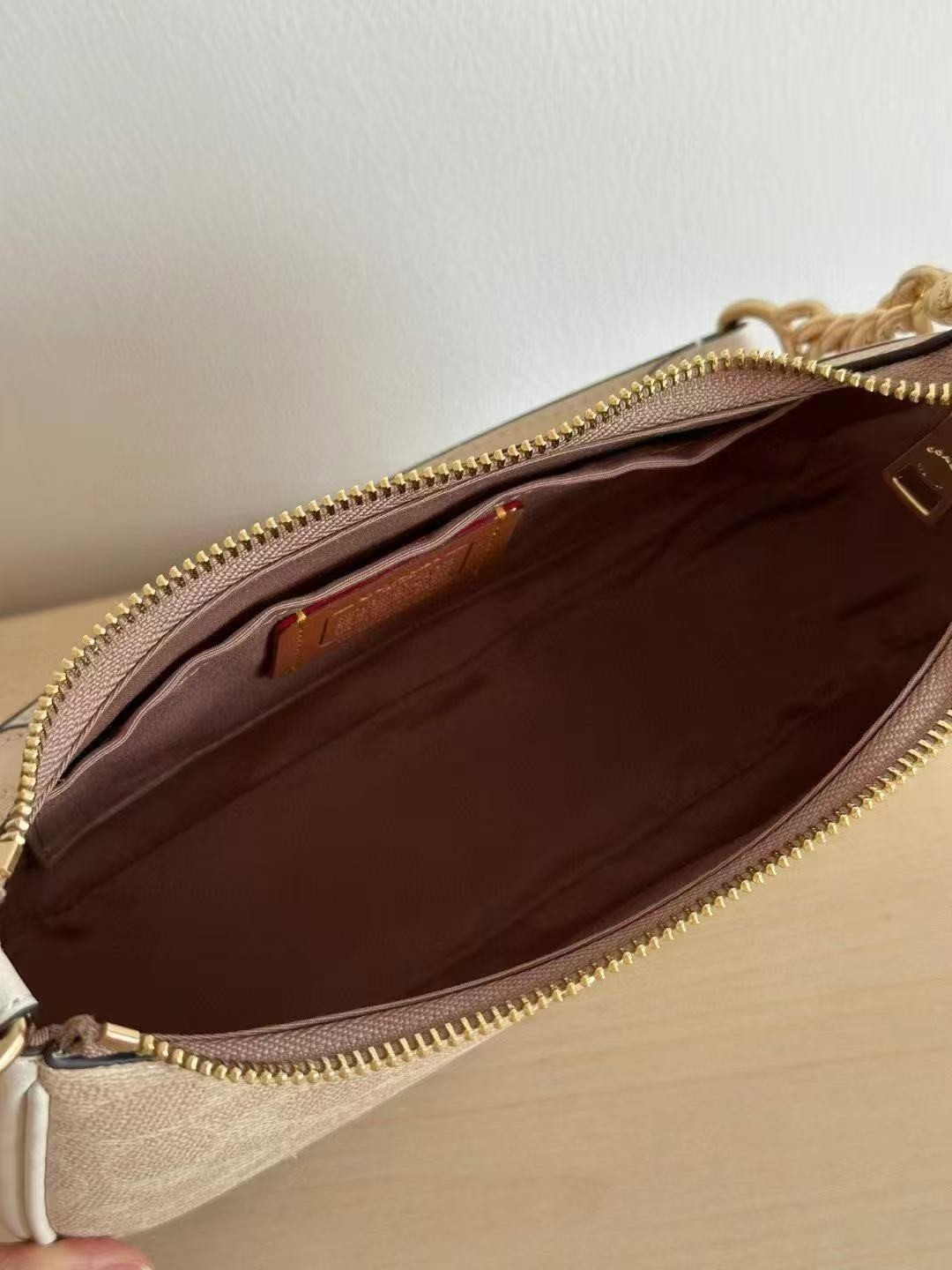 NWT CV933 Shoulder Bag In Canvas Gold/Sand/Chalk