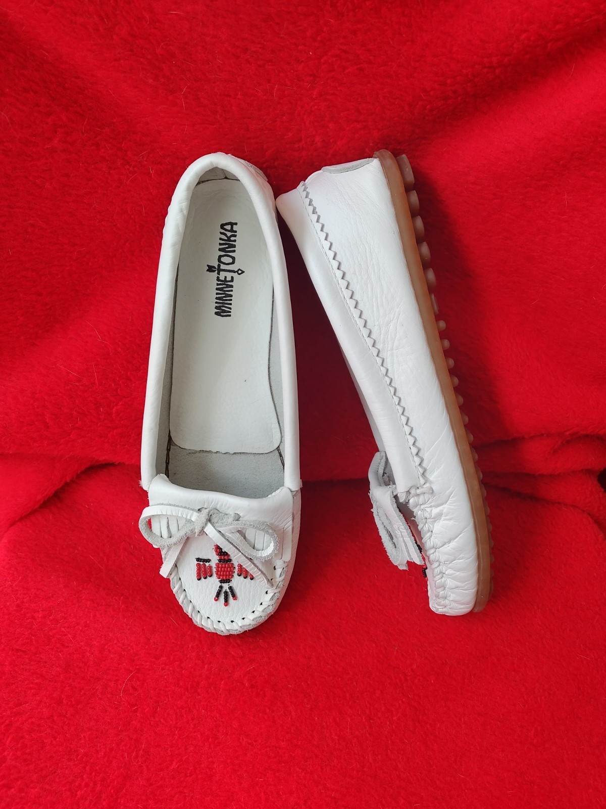 Minnetonka 9 white leather 10 flats native Indian moccasins fringe flats shoes w