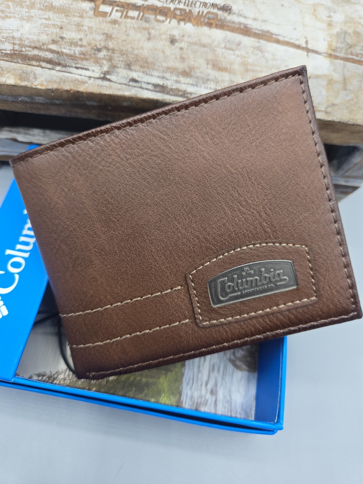 Columbia Bifold Men’s Wallet Brown 4.5×3.5 Inches Coated Leather