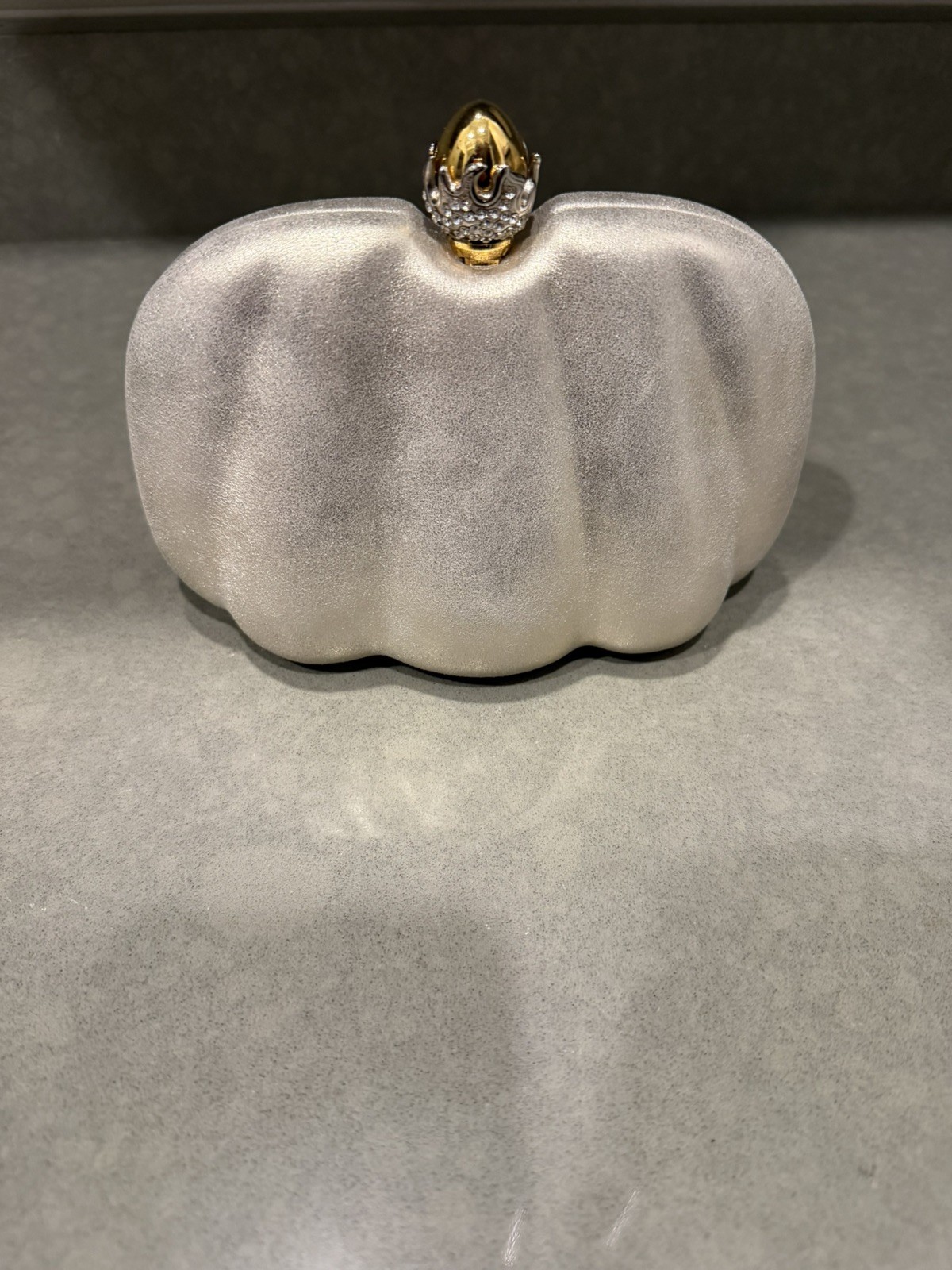 ESTATE RODO ITALY HARD SHELL SILVER WITH GOLD CHAIN BAG W RHINESTONE CLASP