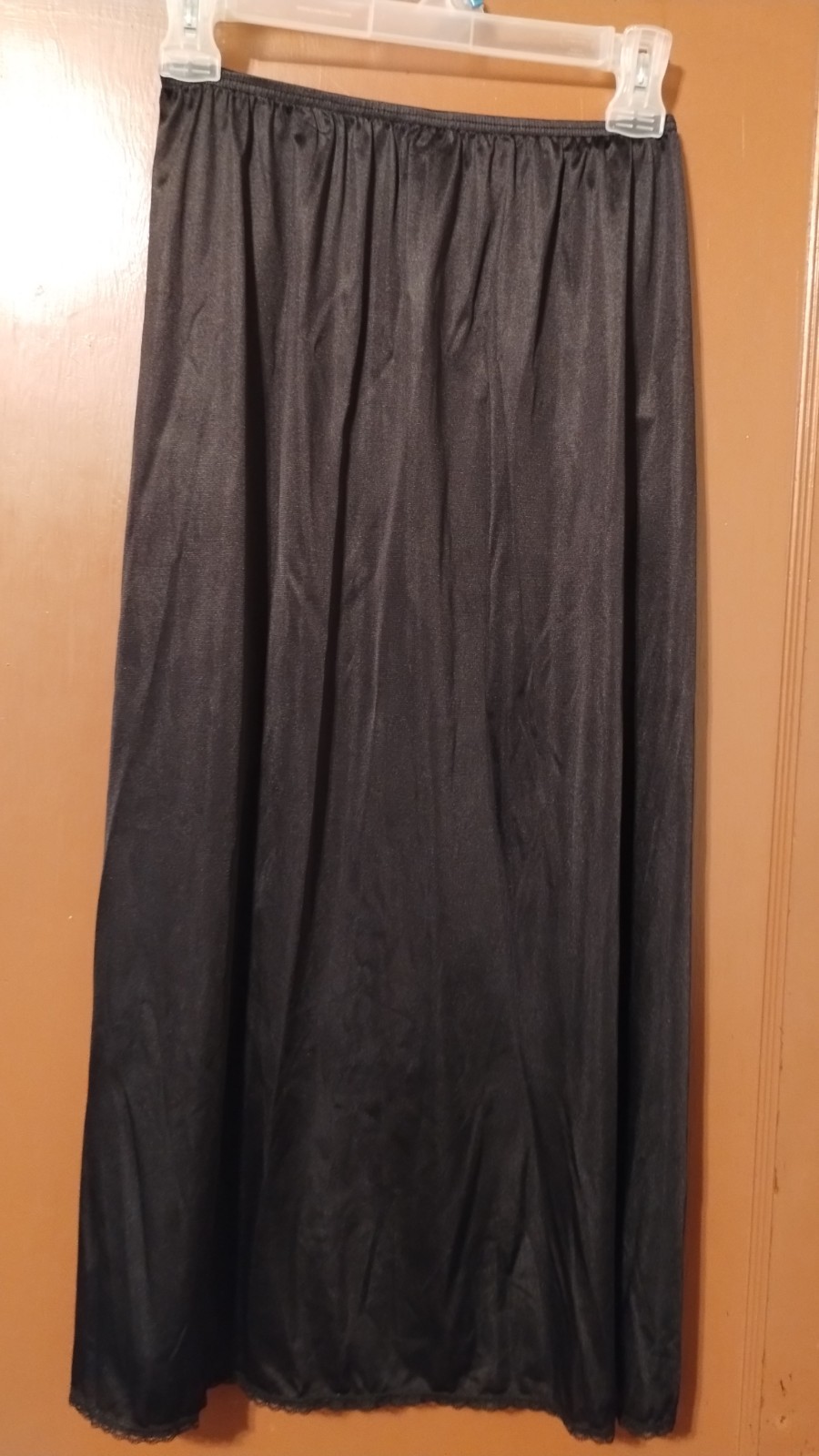 Vintage Half Slip SIZE MEDIUM black nylon 32″ W/ slit VASSARETTE NWT