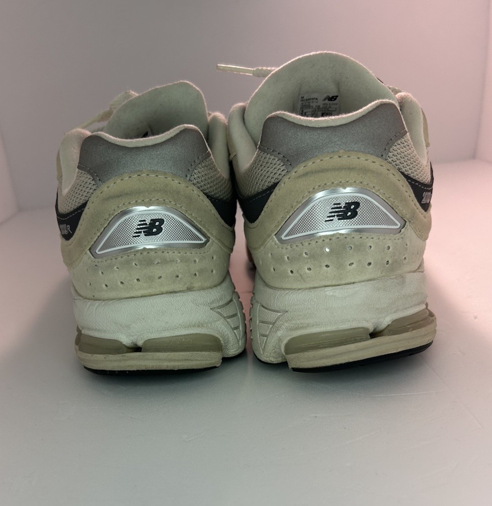 KIDS NEW BALANCE Cream 2002R GRADE-SCHOOL boys size US 6 GC2002FA