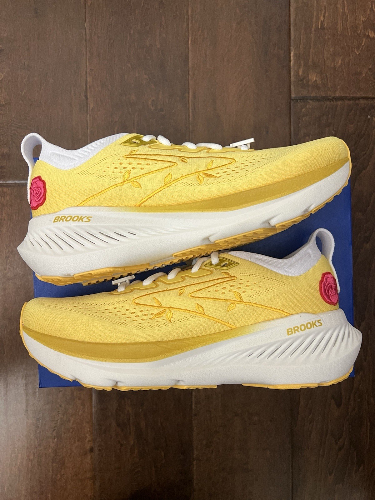 Brooks Run Disney 2026 Glycerin 23 Belle Womens Athletic Shoes Size 8 IN HAND