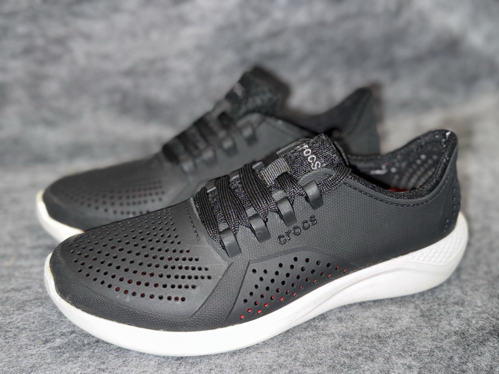 Crocs Literide Pacer Sneaker Women’s 9 M Black LaceUp Perforated Lightweight