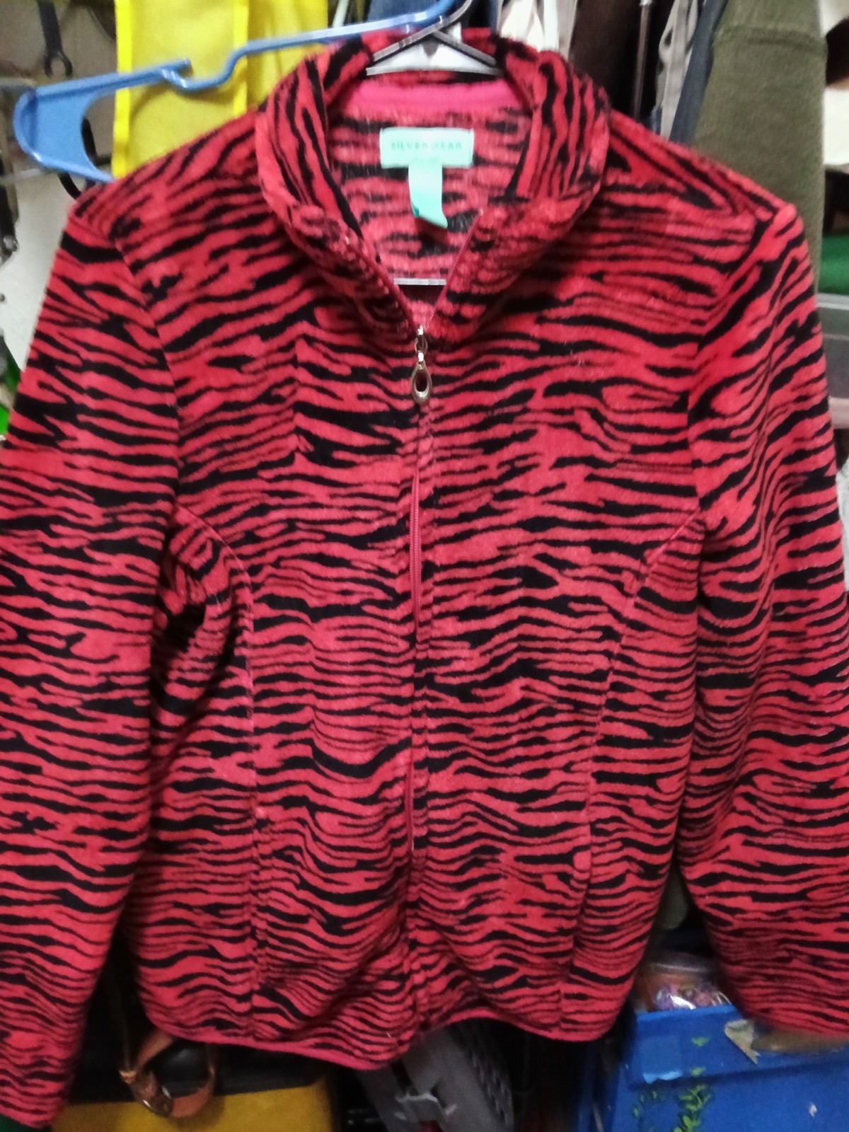 Silverwear New York Women’s Red/Black Animal Print Full Zip Collared Jacket M