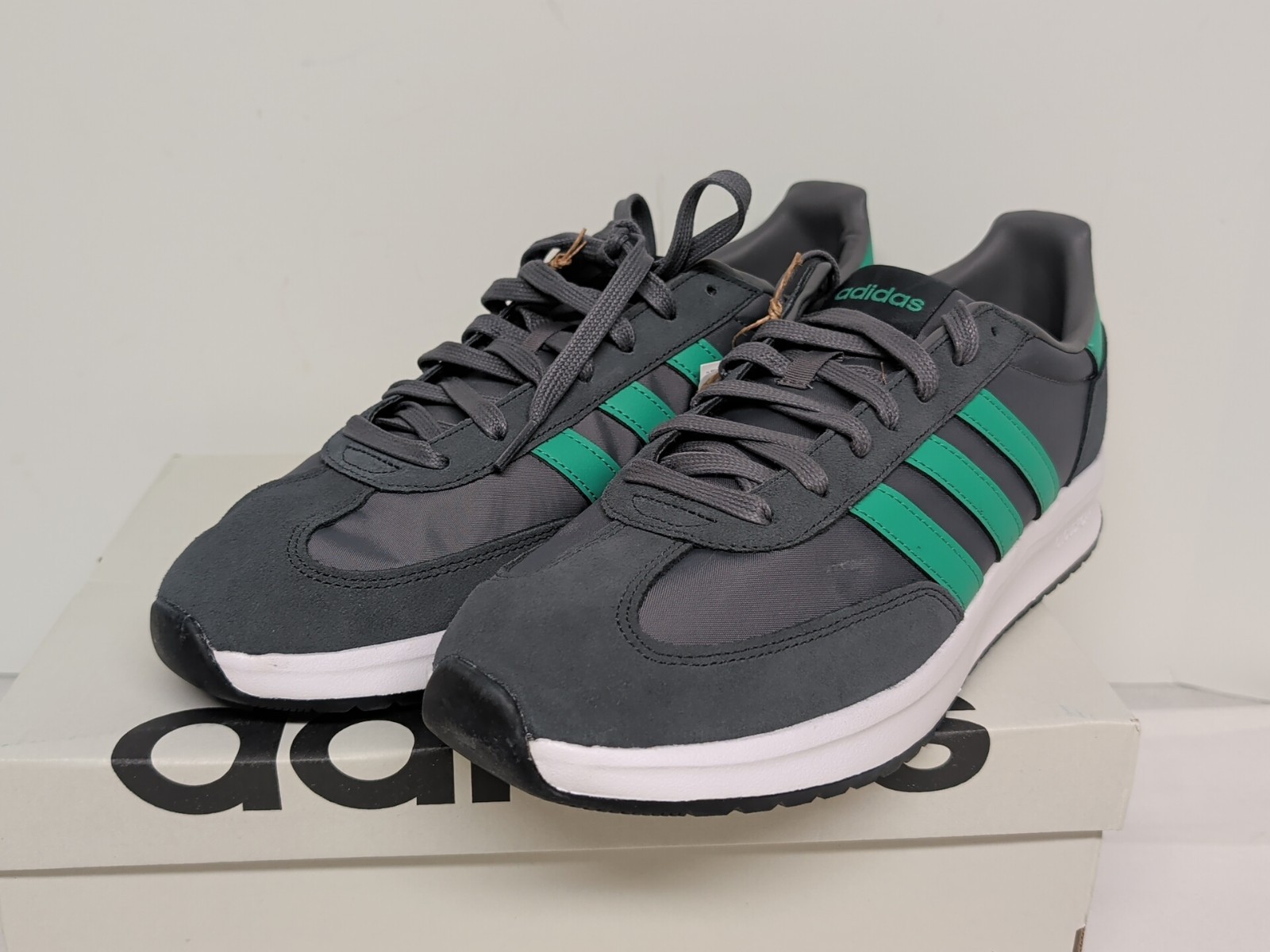 adidas Run 70s 2.0 JI4921 Gray Green White Lace Up Athletic Sneaker Men 11.5 New