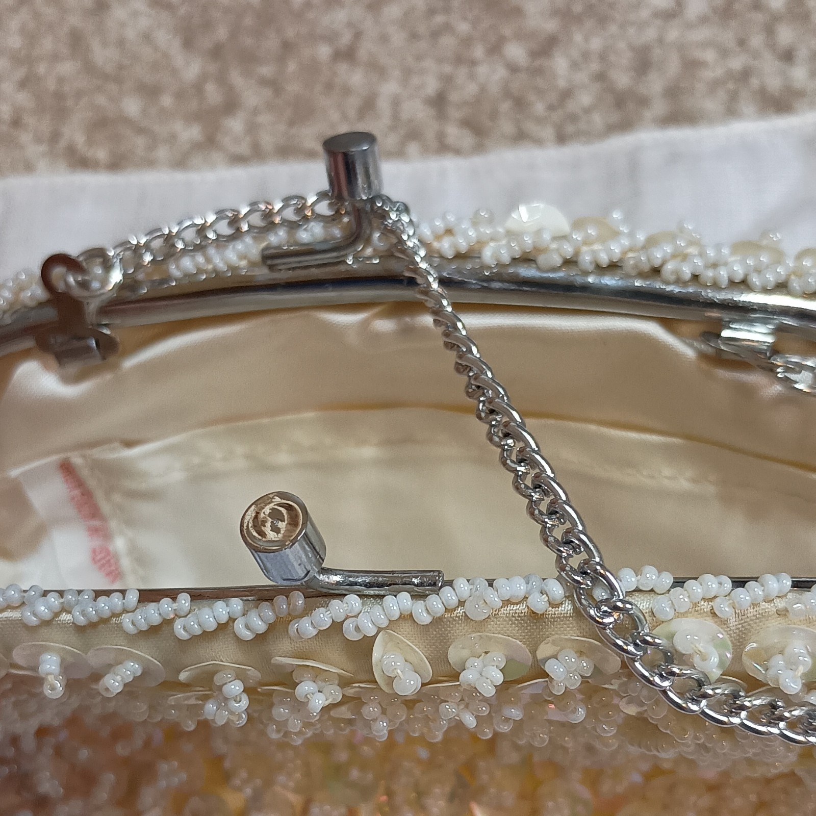 Vintage Floral Beaded Sequin Kiss Lock Clutch w/ Silver Chain Strap, Pockets