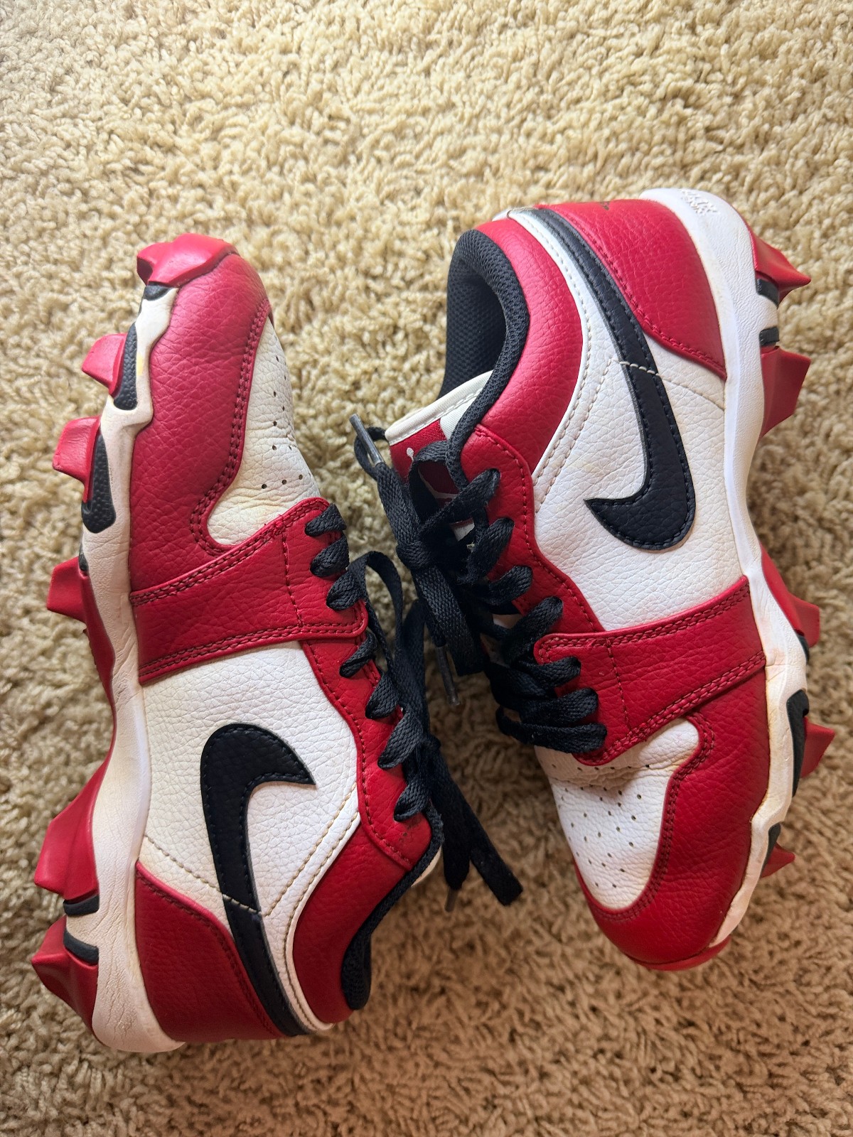 Jordan 1 Low Youth Multisport Cleat ‘Chicago’ Red HF6885-106 Size 4.5Y