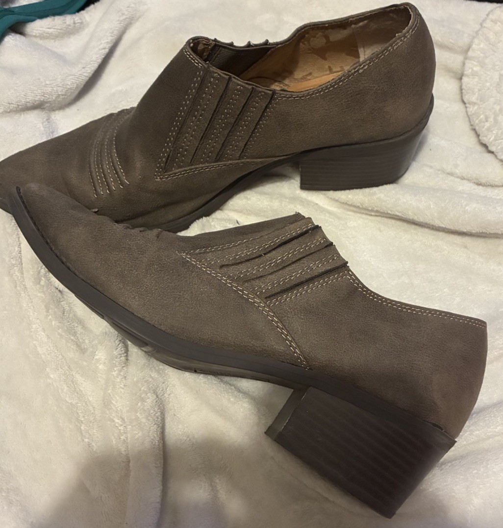 White Mountain Gray Fabric Slip On Block Heel Pump Heels Pointed Toe US 8.5M