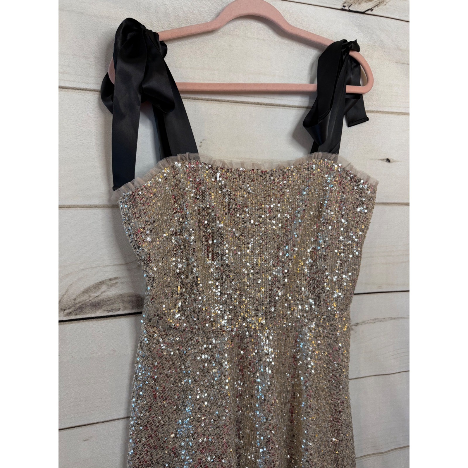 Gal Meets Glam Sequin Bow Shoulder Mini Dress Champagne Silver Size 10 NYE Party