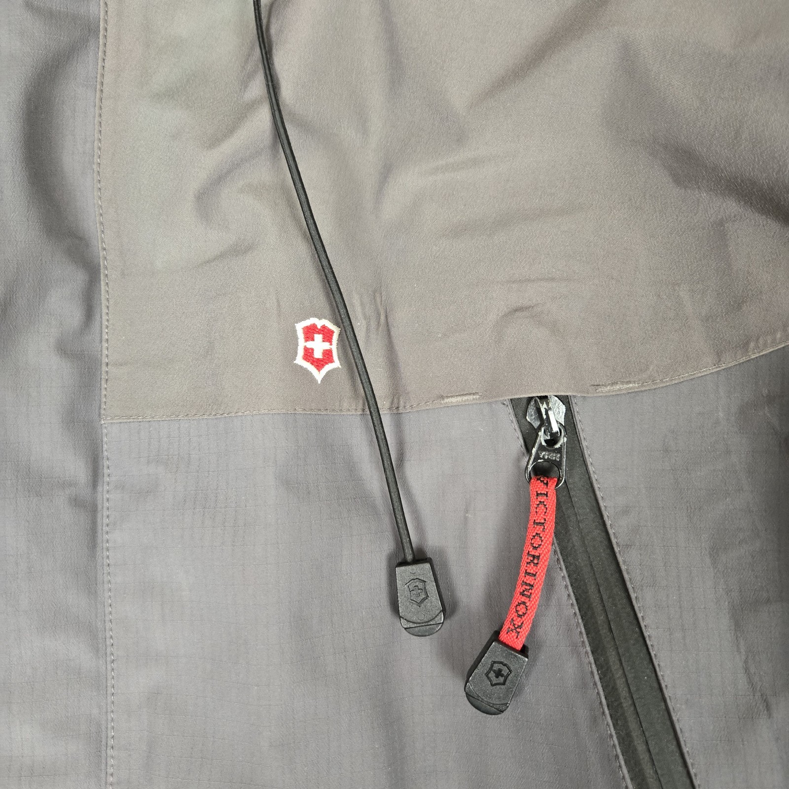 Victorinox Jacket Mens Medium Gray Gore Tex XCR Waterproof Shell Outdoor *READ