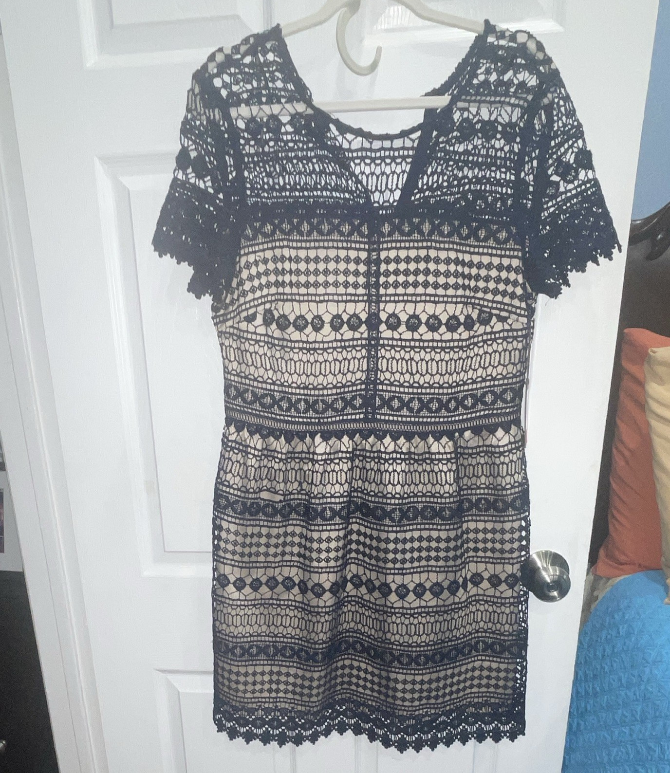 Vince Camuto lace crocheted dress Blue/Beige Lace Overlay Short Sleeve size 14
