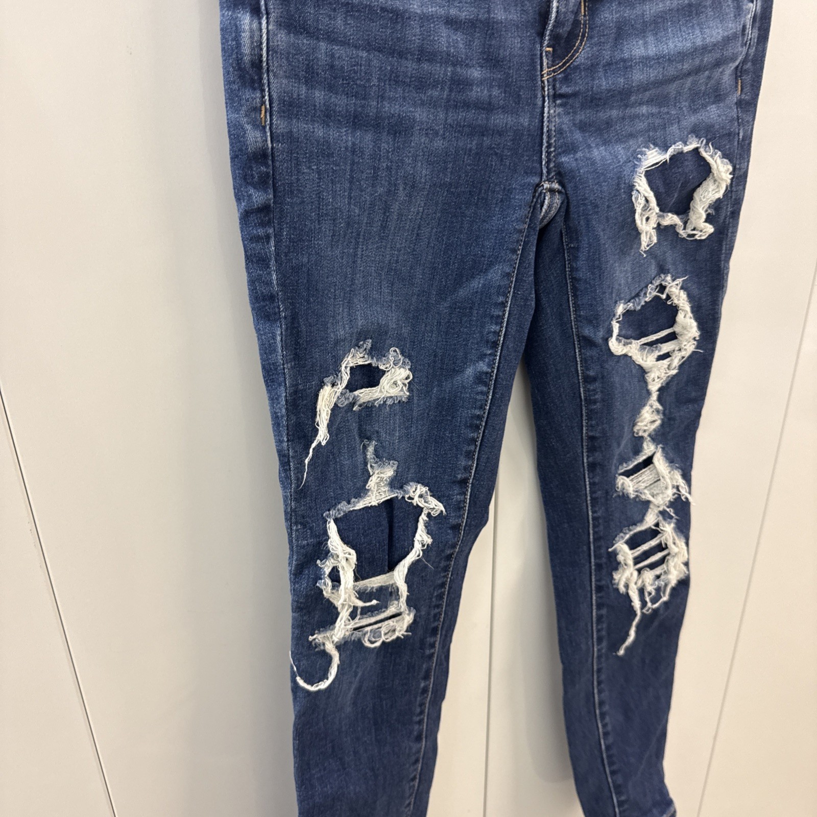 American Eagle Next Level Stretch Women’s Low Rise Jeggings Size 0 Distressed