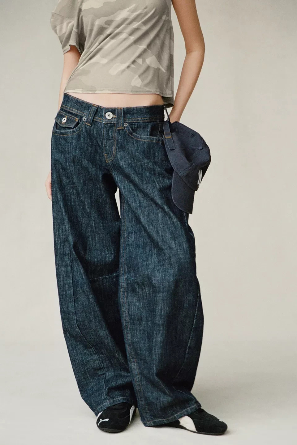 urban outfitters-BDG Kayla Cocoon Low-Rise Jeans