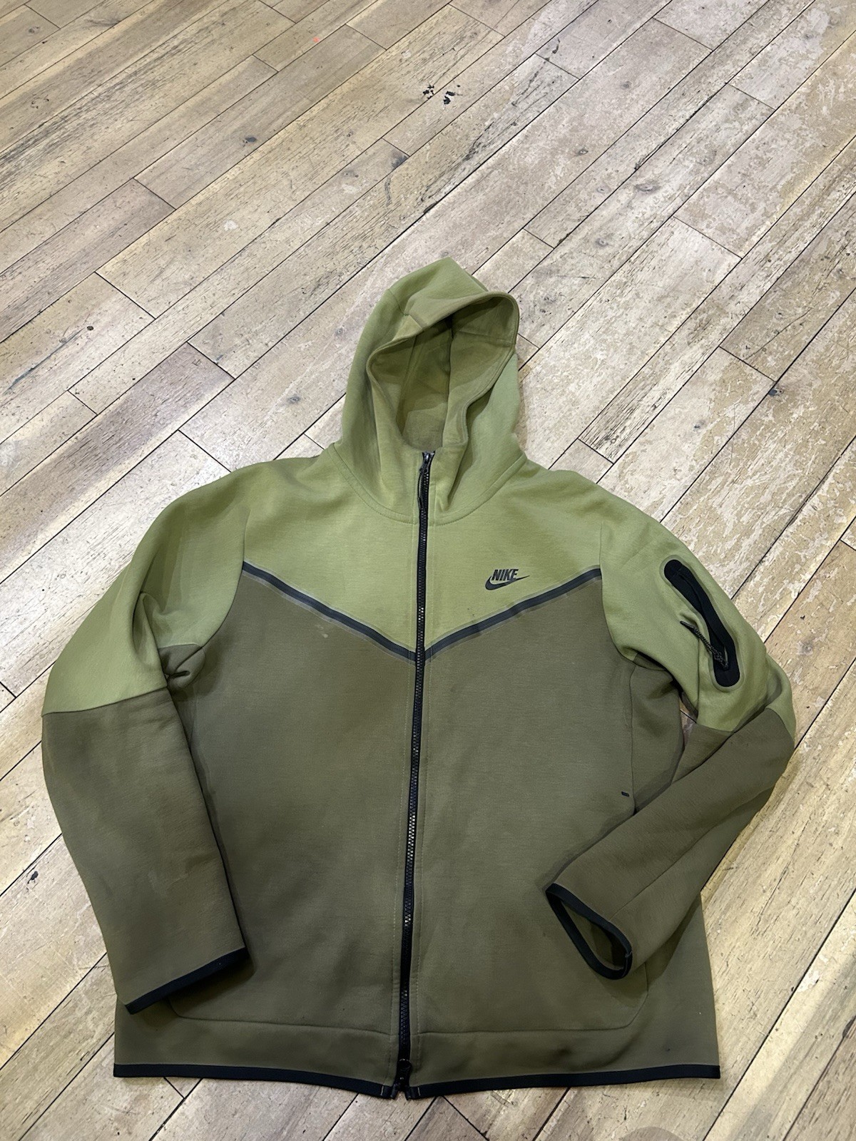 Size L – Nike Sportswear Tech Windrunner Hoodie Olive Green
