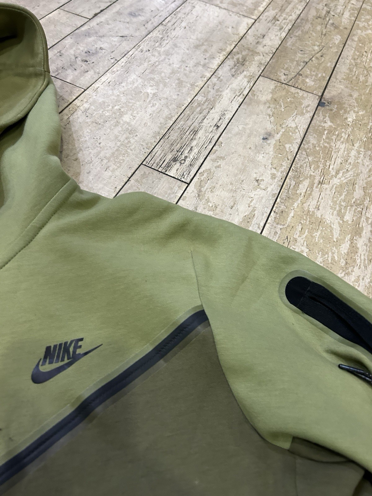 Size L – Nike Sportswear Tech Windrunner Hoodie Olive Green