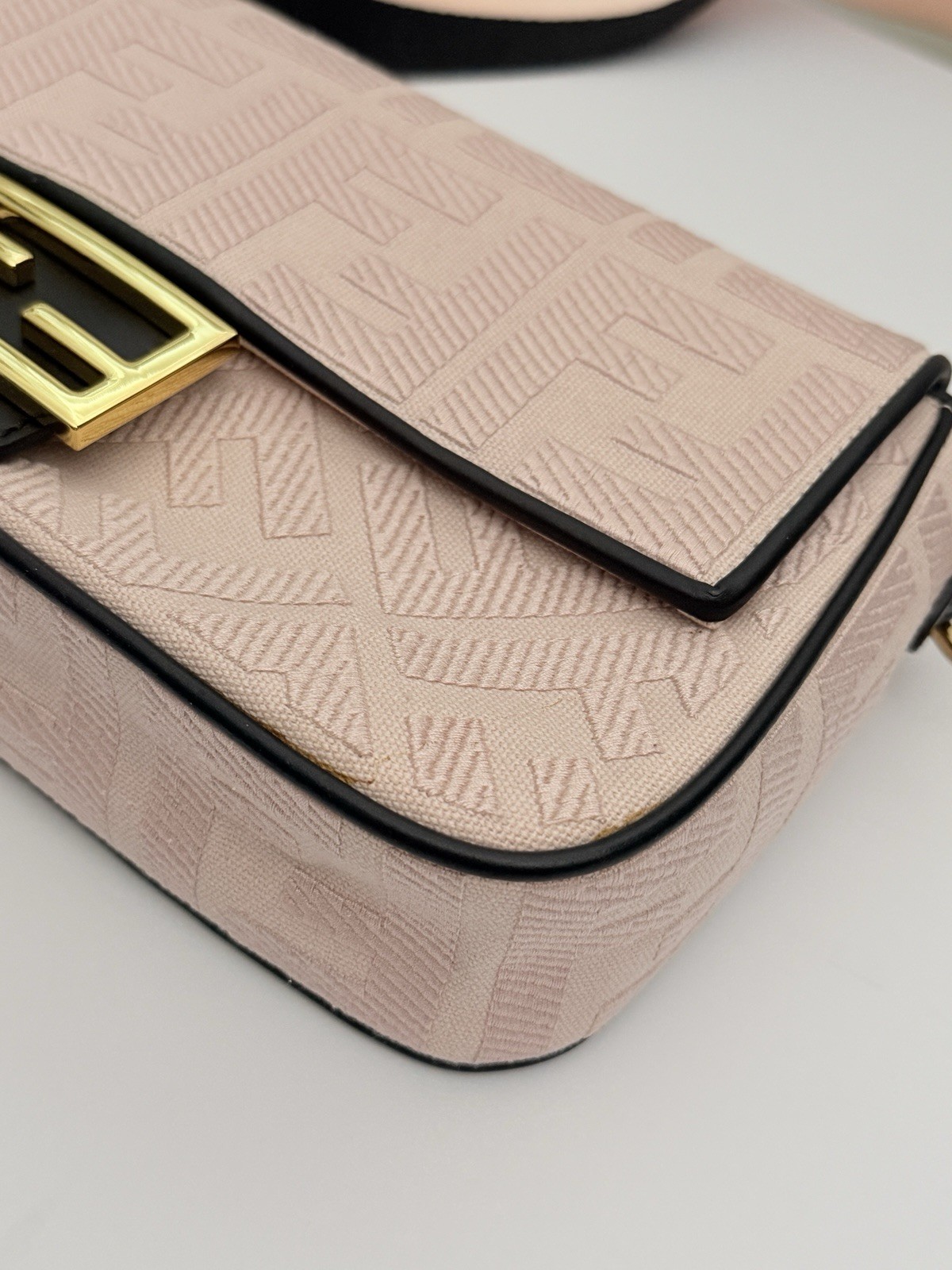 ⭐FENDI | Rosa Quarzo PINK | FF Logo | Shoulder/Handbag Baguette