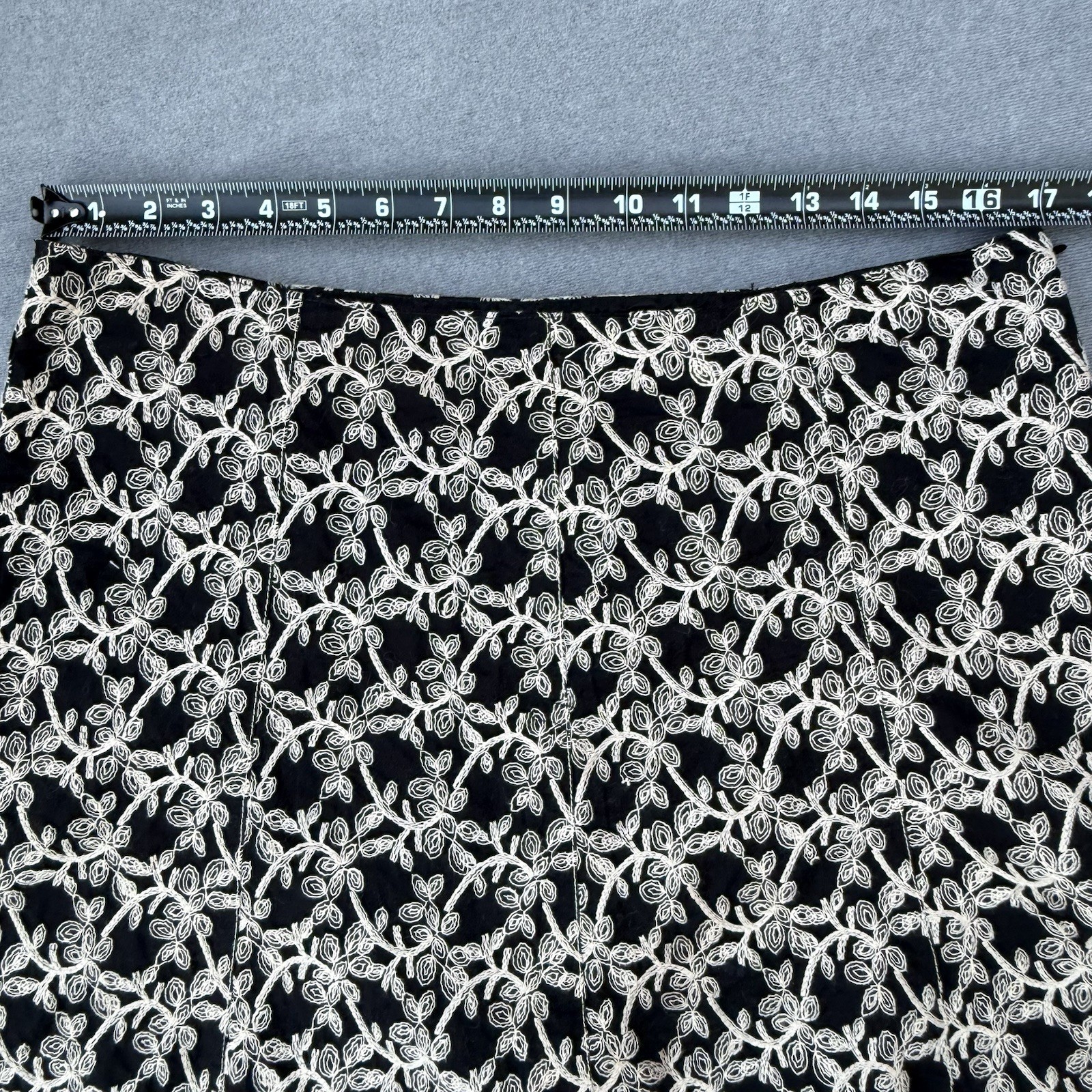 Axcess Black White Embroidered Floral A-Line Knee Length Skirt Size 12 Lined