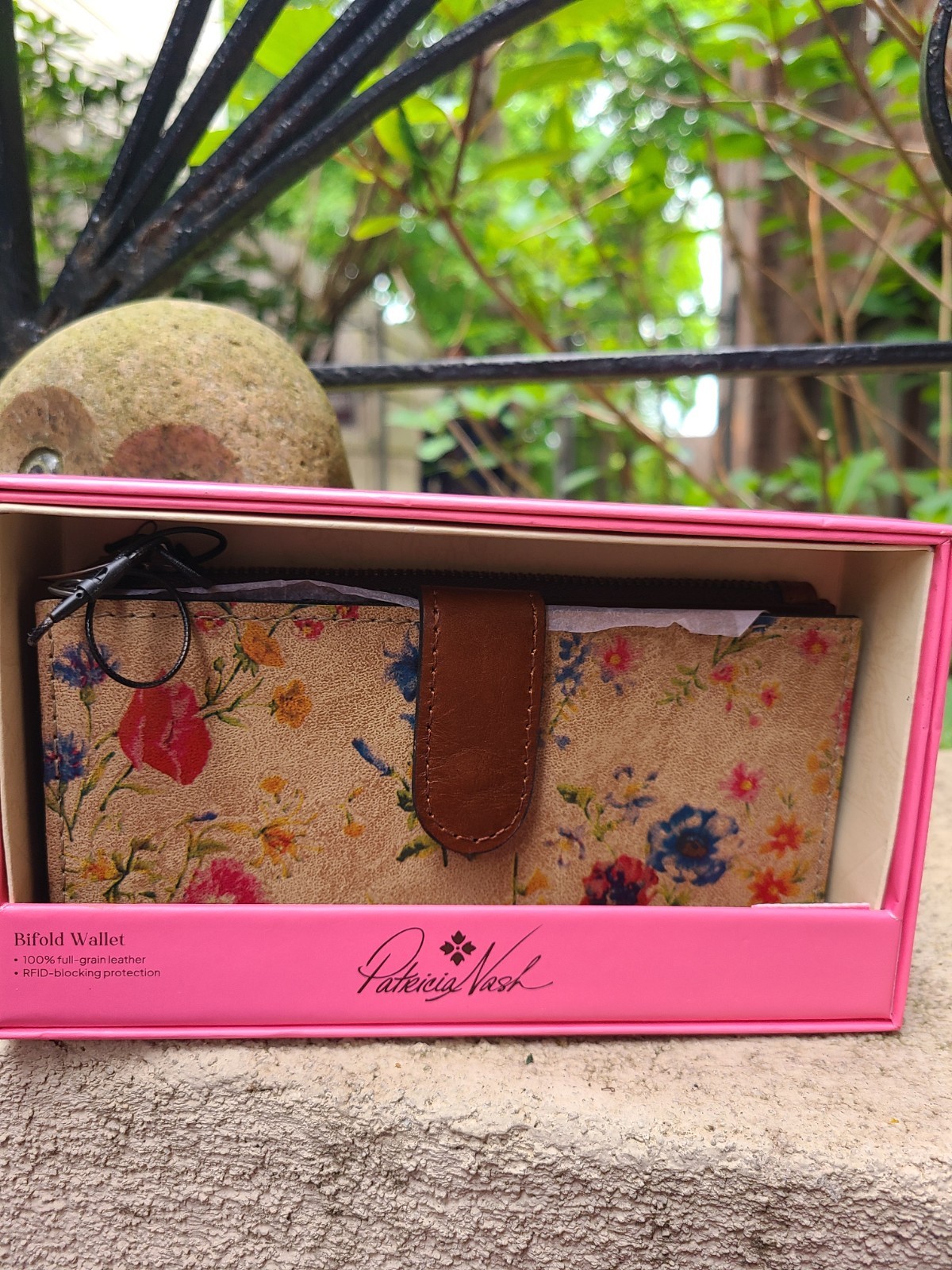 Patricia Nash Prairie Rose Nazari Bifold Wallet Box NWT