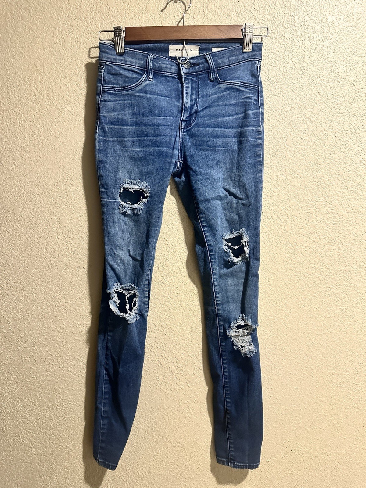 PacSun Women’s Mid Rise Blue Medium Wash Jegging Skinny, Slim Fit Distressed