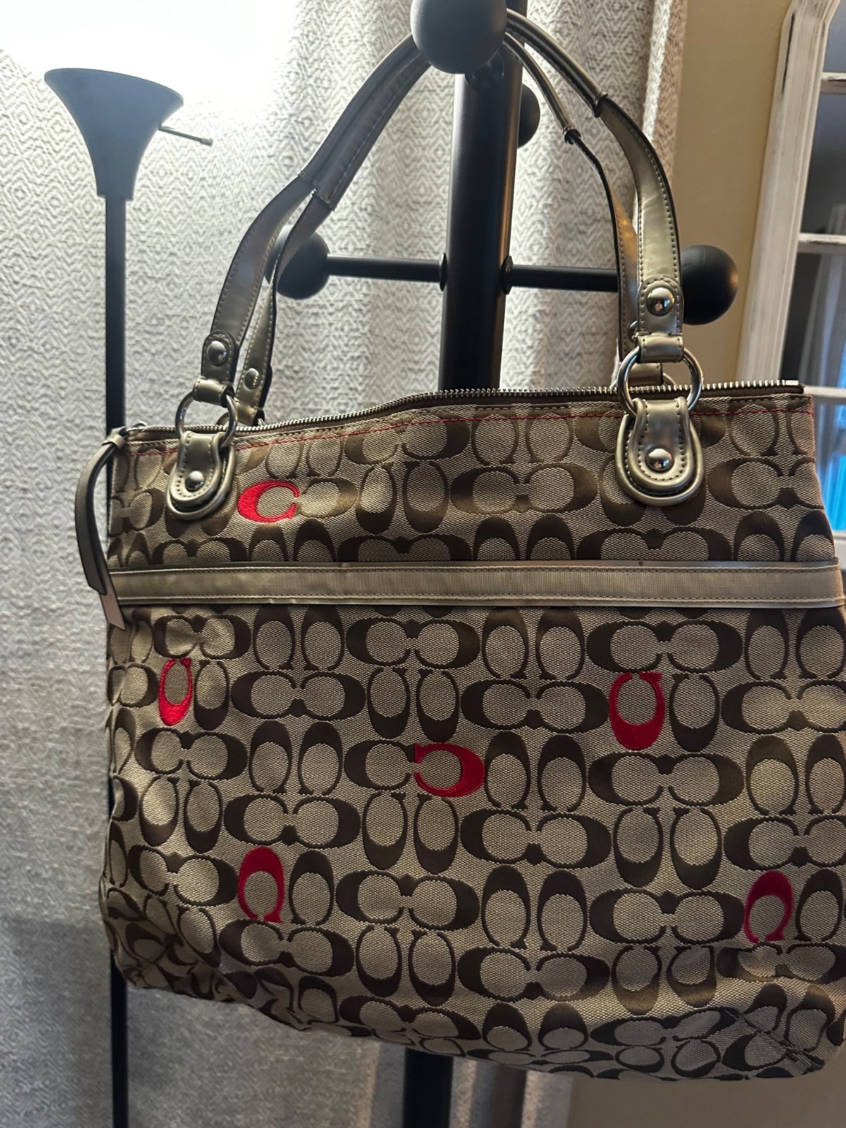 Coach poppy collection signature tote in great condition.