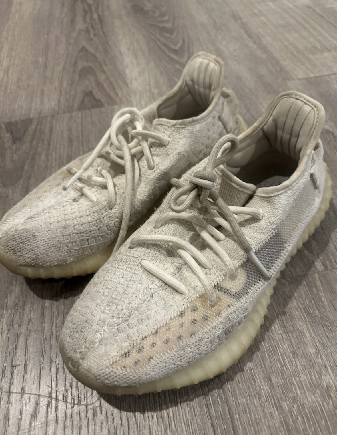 Yeezy Boost 350 V2 Men’s Beige Primeknit Low Top Lace-Up Cushioned Sneaker