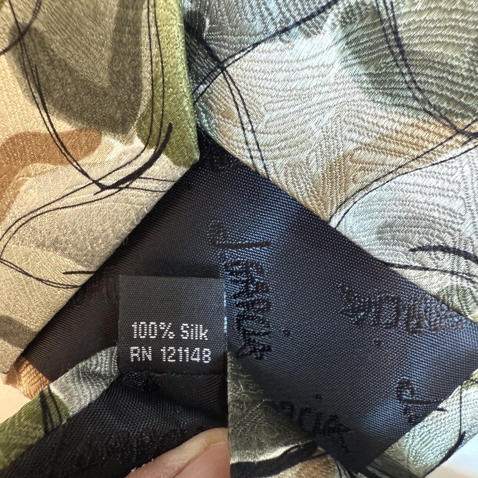 J. Garcia Tie, 100% Silk, Green Pattern, 59” Long, 3 3/4” Wide, Excellent Cond!