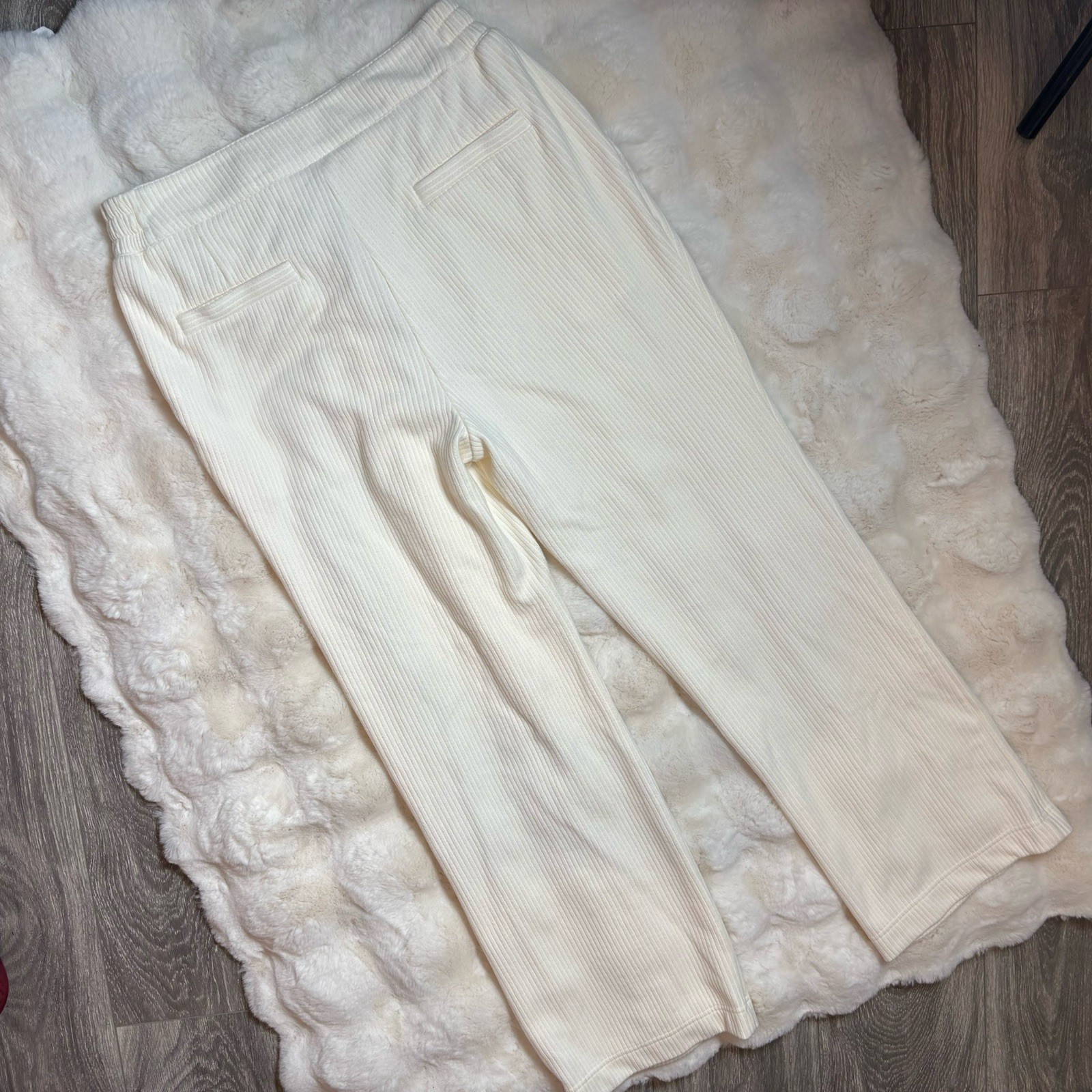 Varley Aberdeen straight leg pants in egret – medium nwt