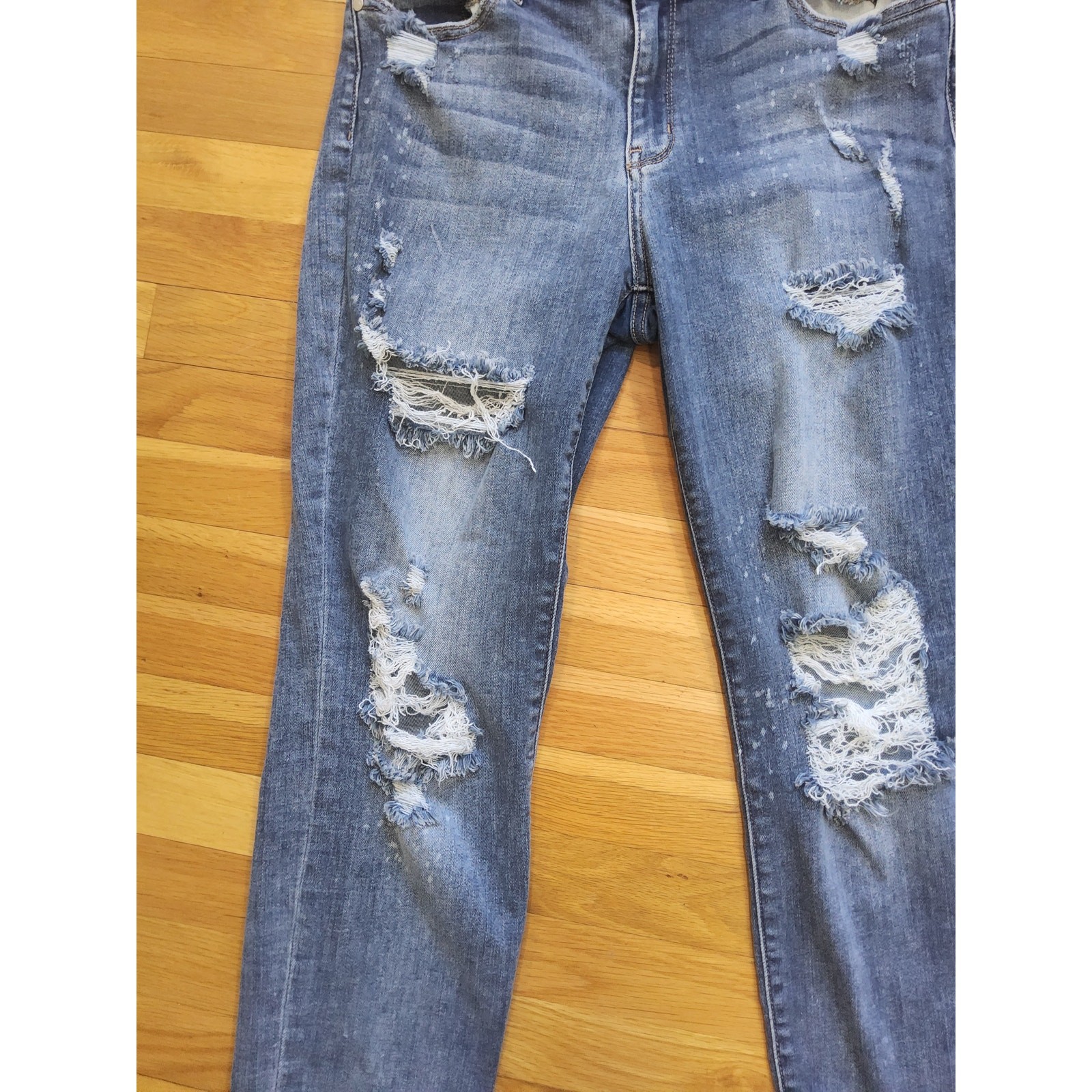 Judy Blue Boyfriend Fit Distressed Jean Size 15/32 High Rise