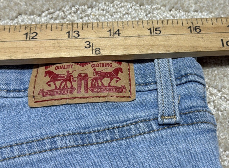 Levi’s 314 Shaping Straight Jeans Womens 31 Blue Denim Stretch Light Wash Excell