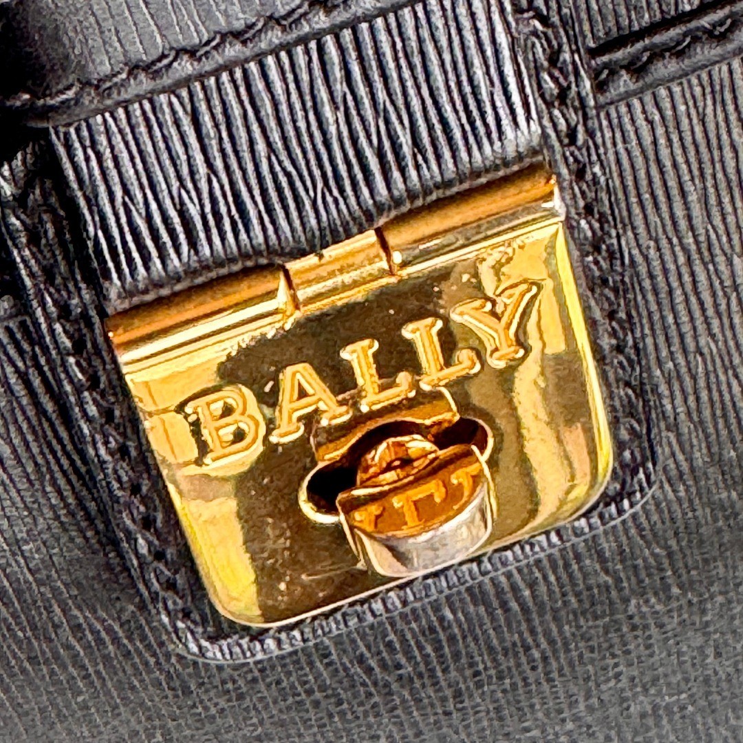 BALLY Vintage Leather Shoulder Bag Black Made in Italy Size: W:9,8 × H:7.9 in.