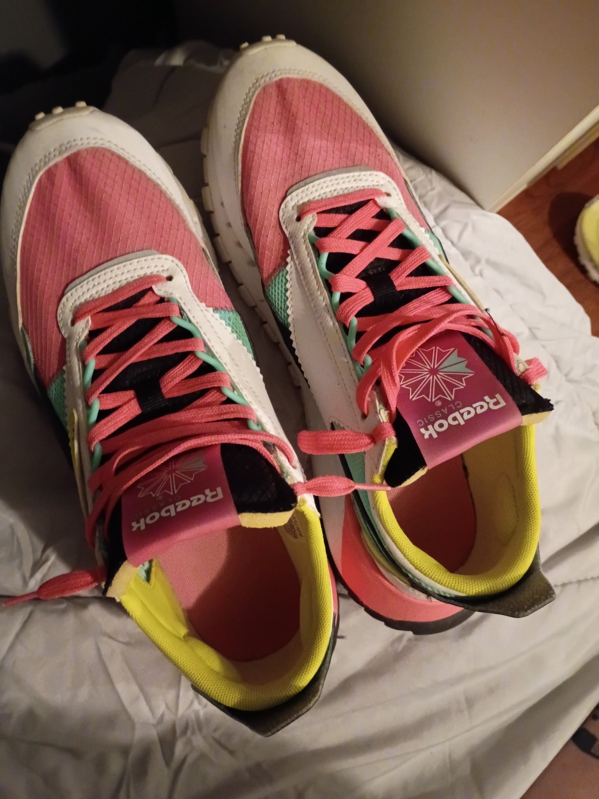 Reebok Classic low top lace up athletic sneakers white pink green black